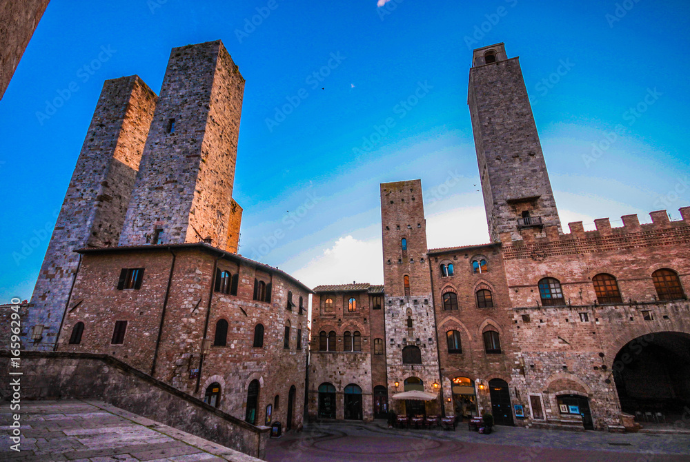  View of San Gimignano - medieval town of Toscana, Italy 