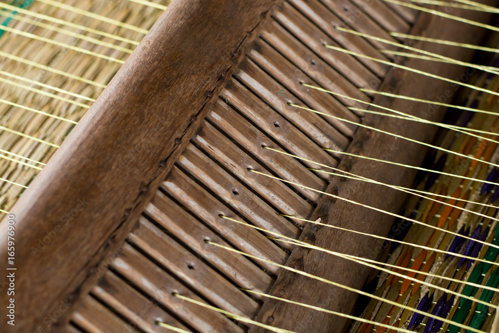 Naklejka premium The method to woven reed mat..