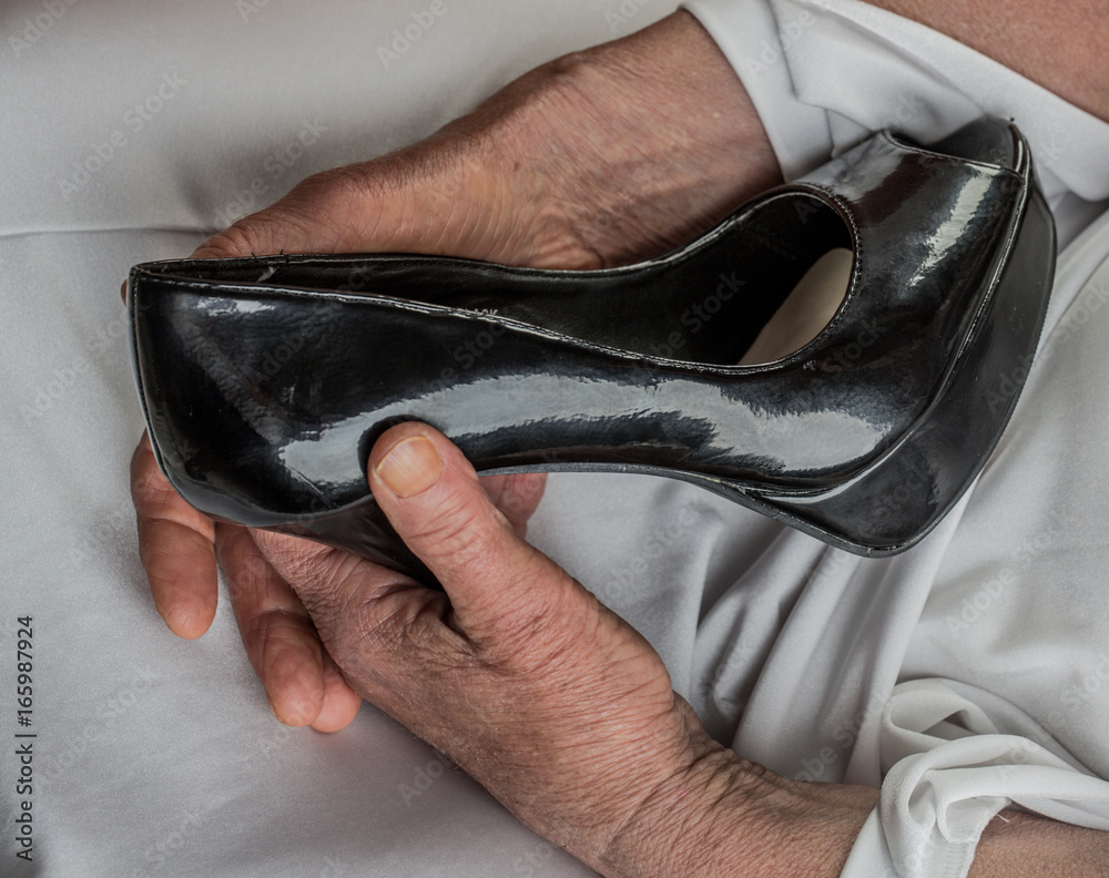 Unsafe Footwear Impairs Balance and Increases the Risk of Fall | Elderly  Fall Prevention
