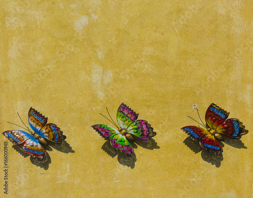 Fotografía Colorful butterflies on a house in Cannobio - Lago Maggiore, Verbania, Piemont,