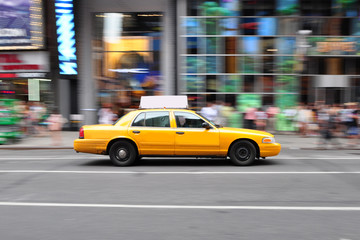 Sierkussen New York taxi Taxi in beweging op Times Square  © Joe Ravi