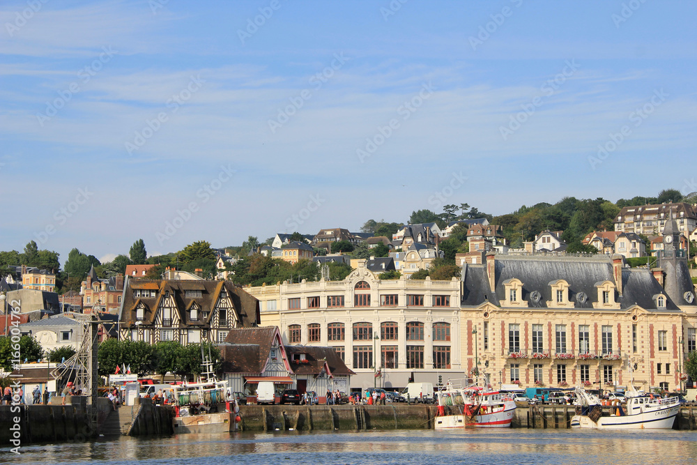 Obraz premium Trouville sur Mer et son port de peche