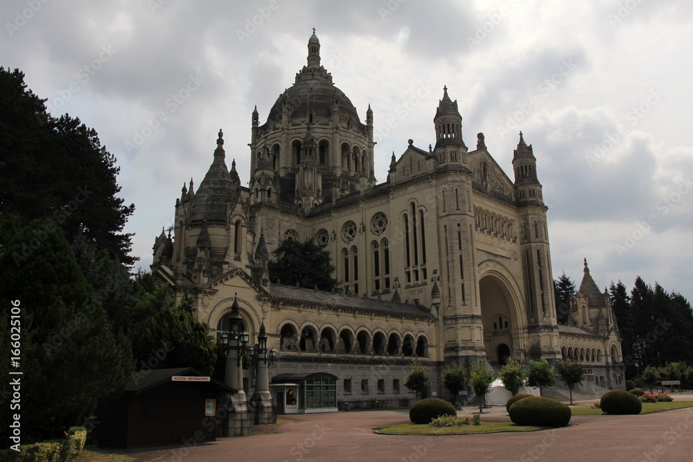 Basilique Sainte Thérèse de Lisieux
dans le Calvados en Normandie (France)