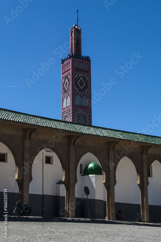 Marocco: la moschea Sidi Bou Abib, costruita nel 1917 a Grand Socco, la grande piazza della medina di Tangeri