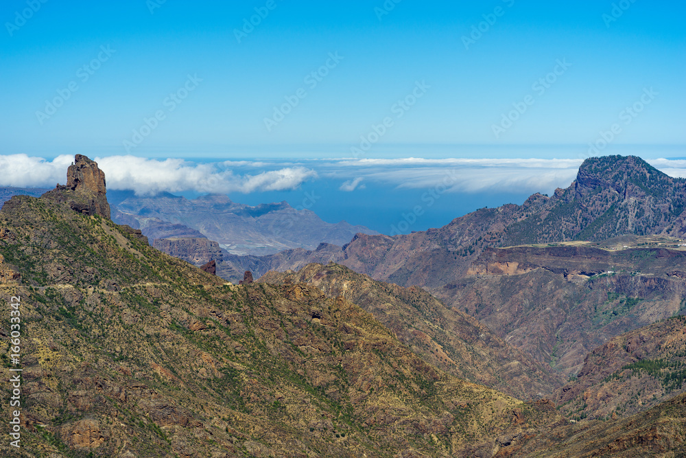 Blick über das Tal von Tejeda mit dem Roque de Bentayga, Gran Canaria