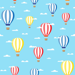 Fotobehang Luchtballon Luchtballonnen en wolken naadloos patroon  © StockVector