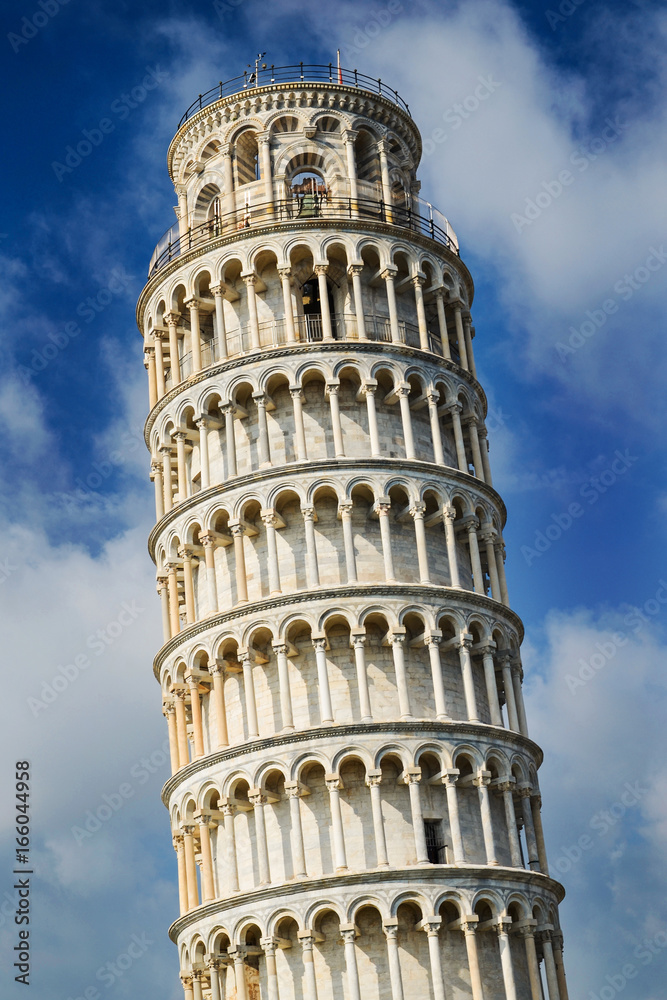 Słynna Krzywa Wieża w Pizie na Placu Cudów, Toskania we Włoszech
