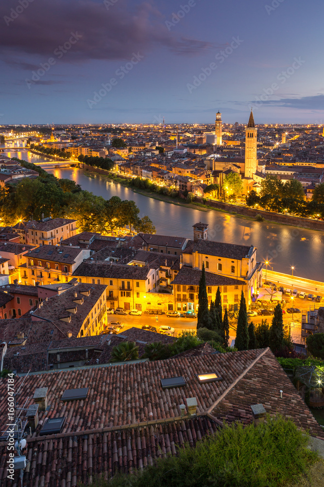 Naklejka premium Cityscape of Verona from Castel San Pietro, Italy