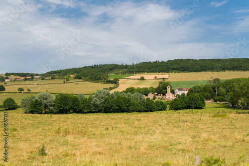 Small village in Burgundy in France, beautiful landscape in campaign   © Pascale Gueret