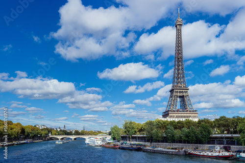 Eiffel tower, Paris. France © Max Topchii