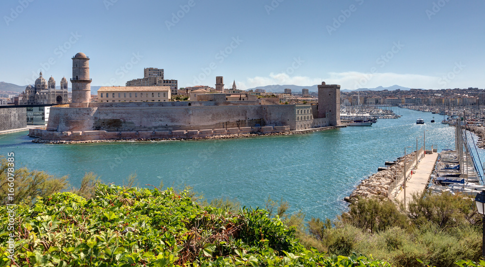 Le fort Saint-Jean et le Vieux-Port - Marseille