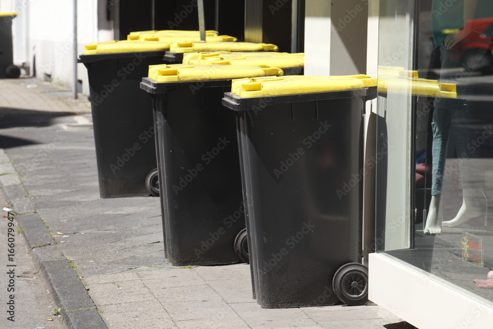 Gelbe Tonnen, Wertstofftonnen für Plastikmüll Gelbe Tonnen, Wertstofftonnen für Plastikmüll