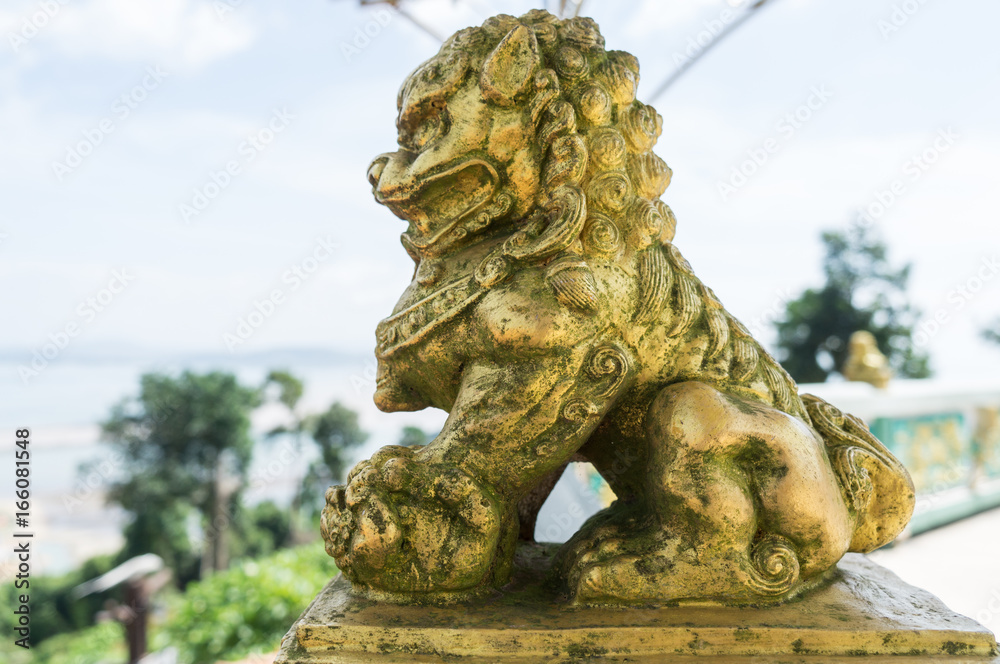 the gold lion statue, chinese protection symbol