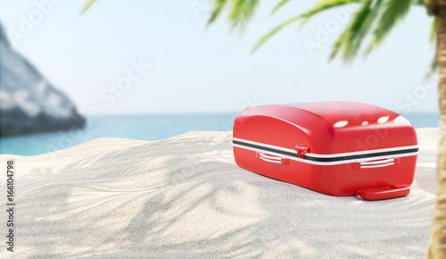 Valigia su spiaggia bianca al mare, idea di vacanza photo