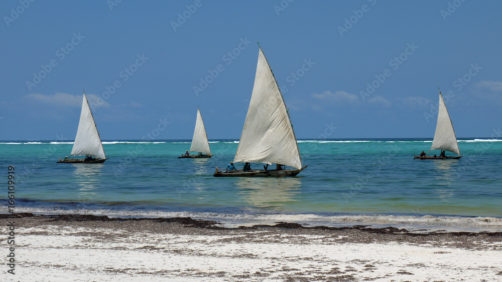 Fototapeta premium zanzibar bateau pécheur plage