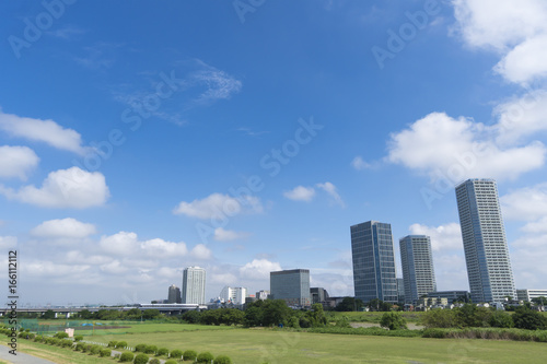 東京風景 等々力から望む多摩川 尾山台 田園調布方面 7月 青空と緑