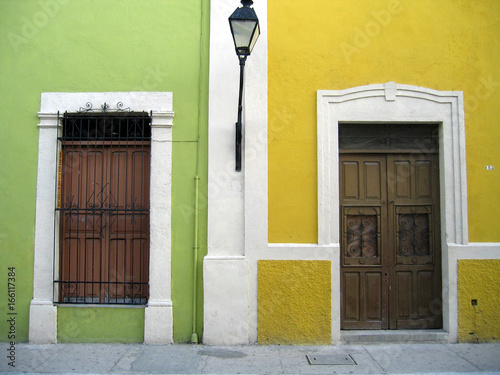 portes et fen  tres color  es au Mexique