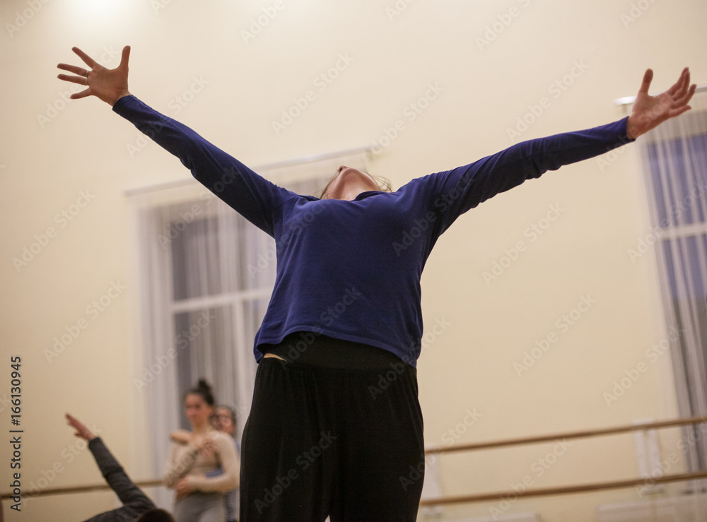 Naklejka premium dancers improvise on jam