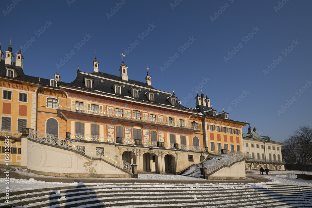 Schloss Pillnitz im Winter (Elbufer)