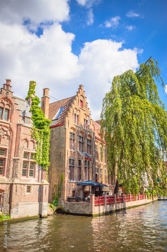 Fototapeta premium Beautiful canal and traditional houses in the old town of Bruges (Brugge), Belgium