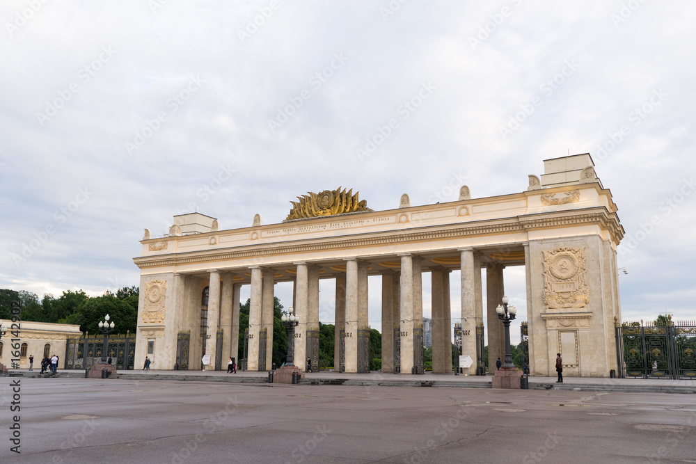 Obraz premium Moscow, Russia, 29 june 2017: Main entrance gate of the Gorky Park, one of the main city sights and landmark in Moscow, Russia