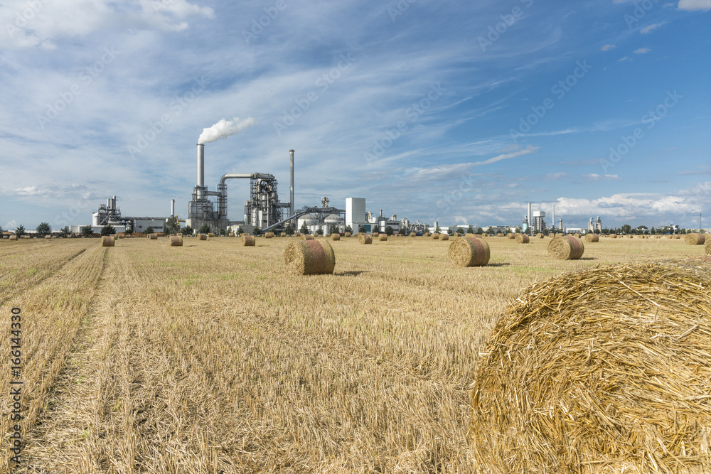 Fototapeta premium Industrie und Landwirtschaft