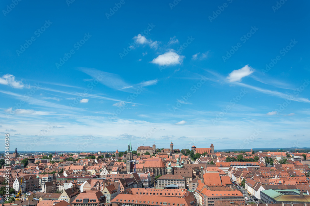 Obraz premium Old town of Nuremberg with the castle seen from St Lorenz church