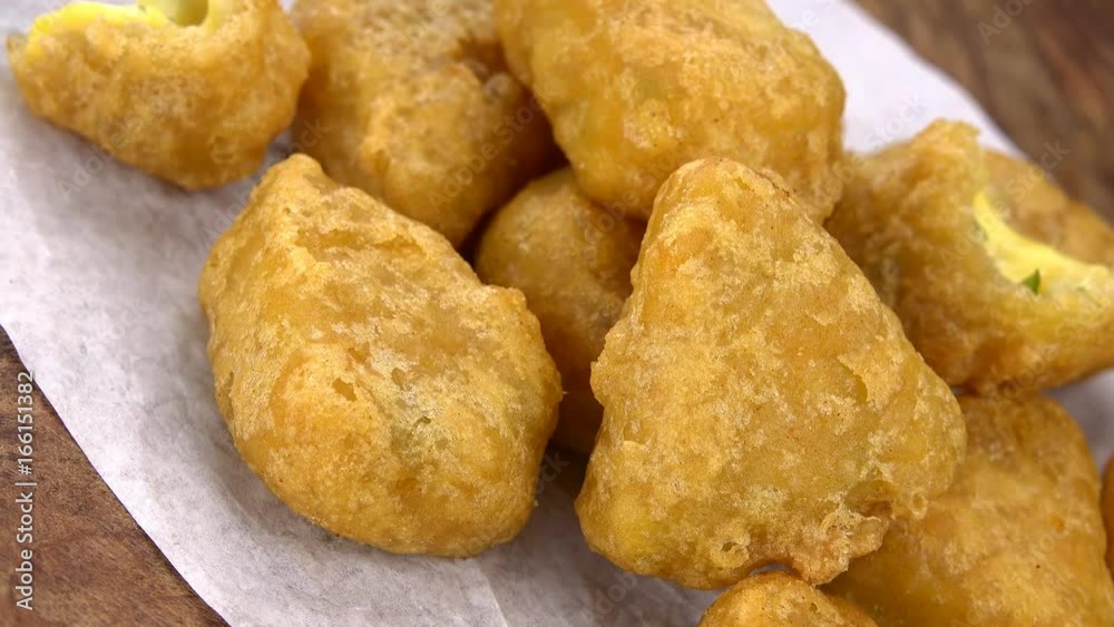 Cheese Nuggets (with Chilis) seamless loopable; 4K UHD) Cheese Nuggets (with Chilis) seamless loopable; 4K UHD)