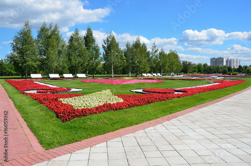 Москва, газоны и цветники в ландшафтном парке Царицыно в августе photo