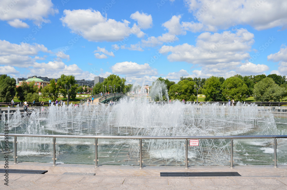Светодинамический фонтан в парке 