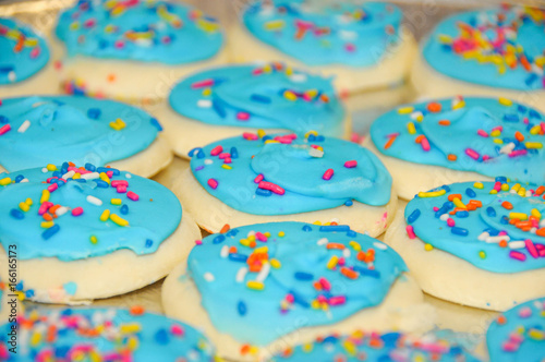 Bilde på lerret Blue frosting sugar cookies