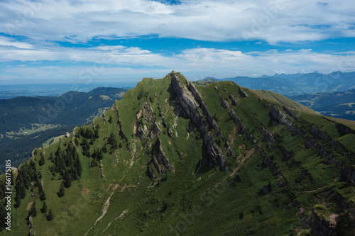 Wandern an einem Sonntag auf der Nagelfluhkette in den Allgäuer Aplen photo