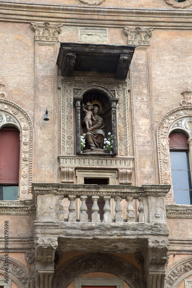Virgin, Piazza di Porta Ravegnana Square, Bologna