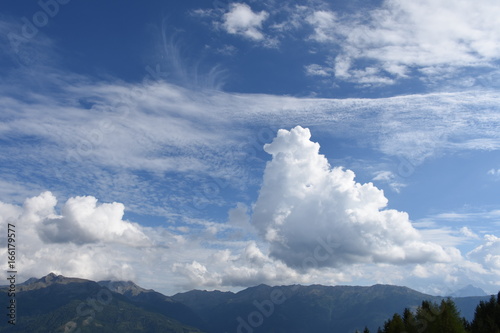 Mölltal, Marterle, Oberkärnten, Lienzer Dolomiten, Kreuzeckgruppe, Kreuzeck, Alm, Stadel, Straße, Wolken, Sommer photo