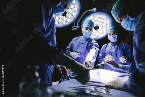 Photos Group of surgeons in operating theater