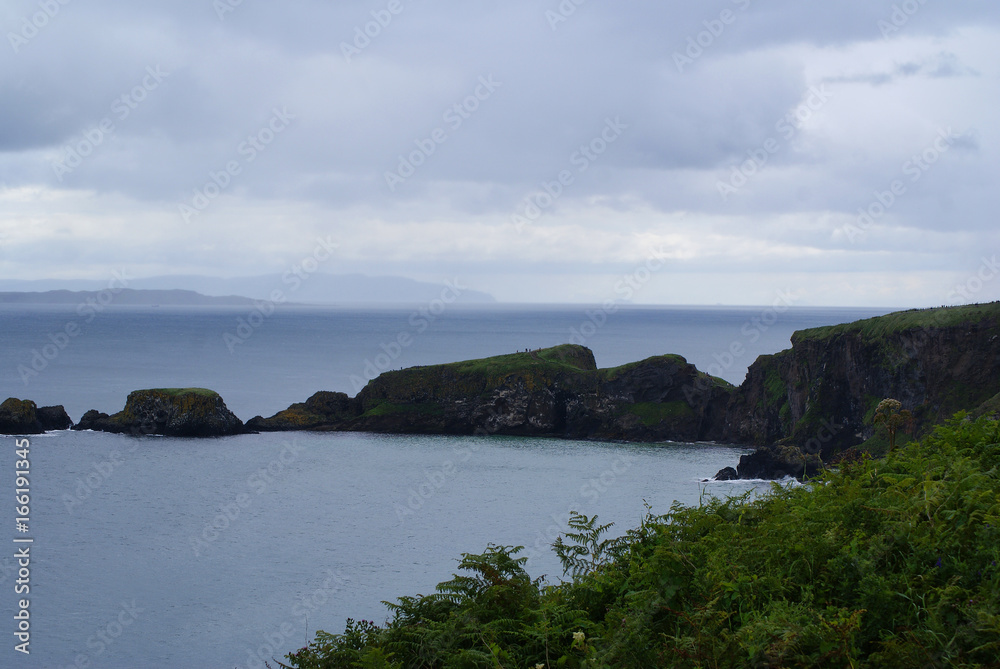 Fototapeta premium Landschaft um Carrick-a-Rede - Rope Bridge - Nordirland