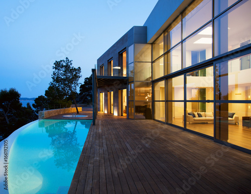 Beautiful Luxury Home with Swimming Pool