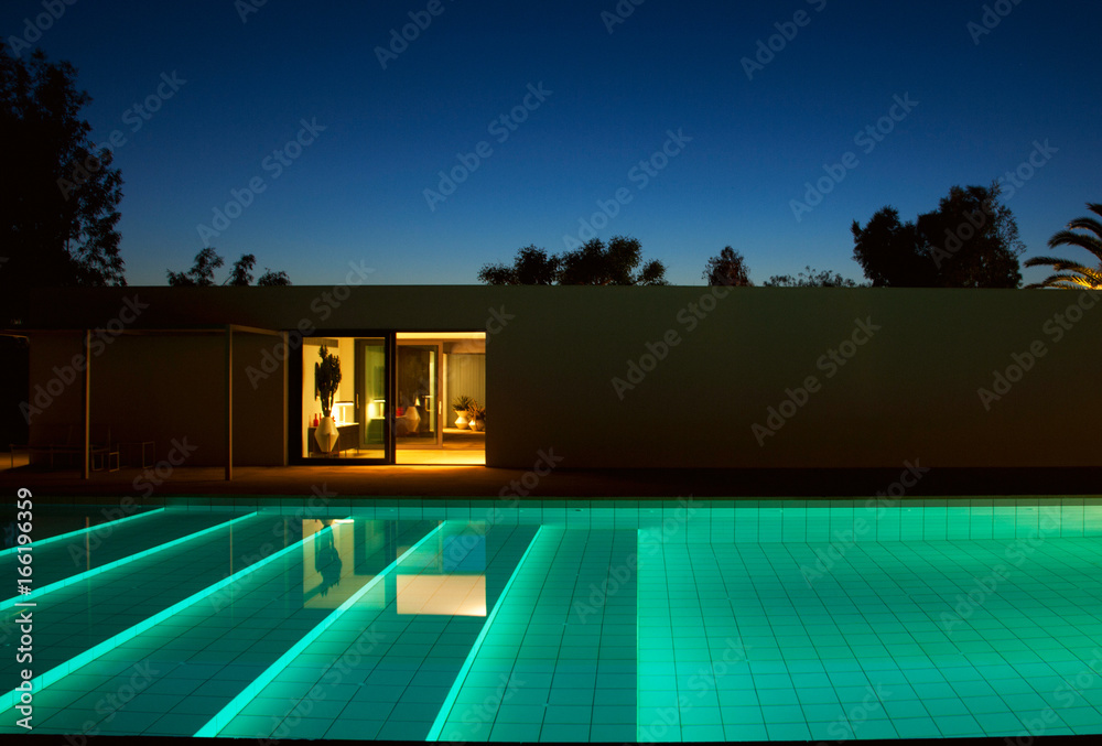 Fototapeta premium Beautiful Luxury Home with Swimming Pool
