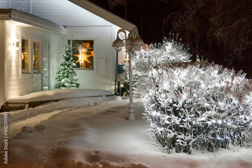 Christmas light in front of white house