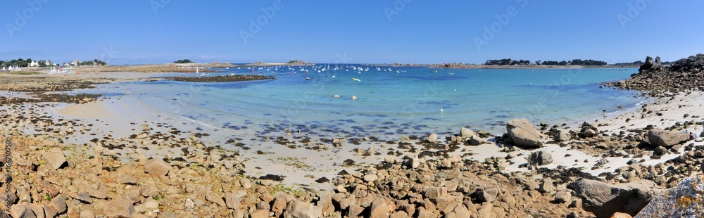 Panoramique de la baie de Port-Blanc Penvénan en Bretagne Panoramique de la baie de Port-Blanc Penvénan en Bretagne