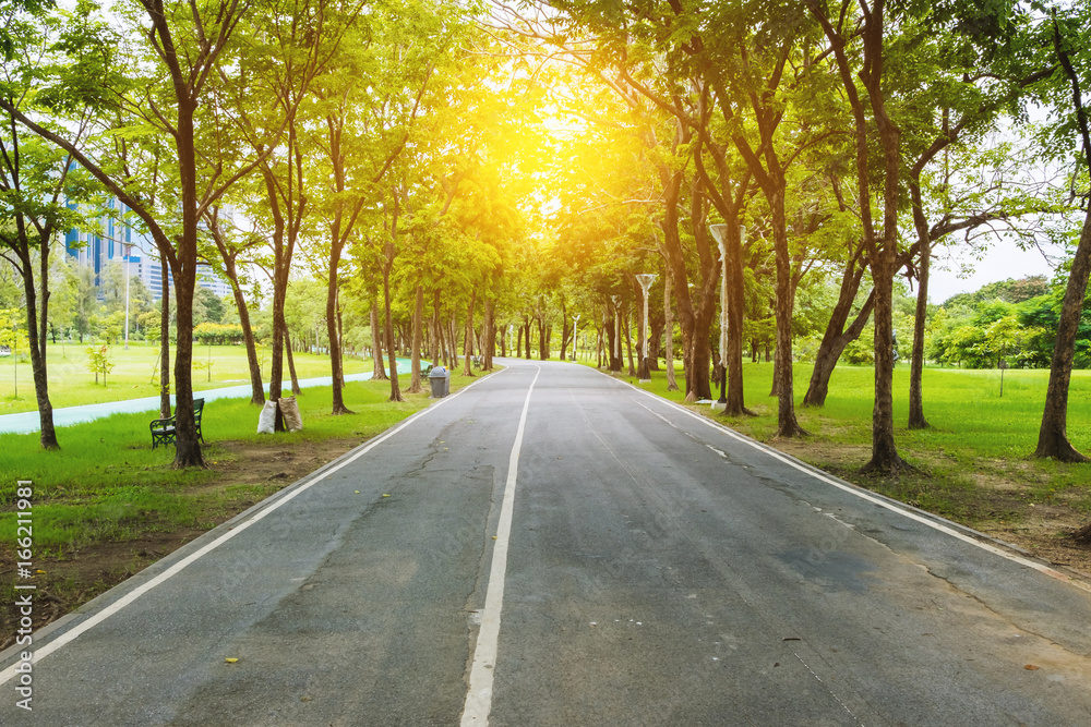 The garden walkway is located in the middle of the big city The garden walkway is located in the middle of the big city