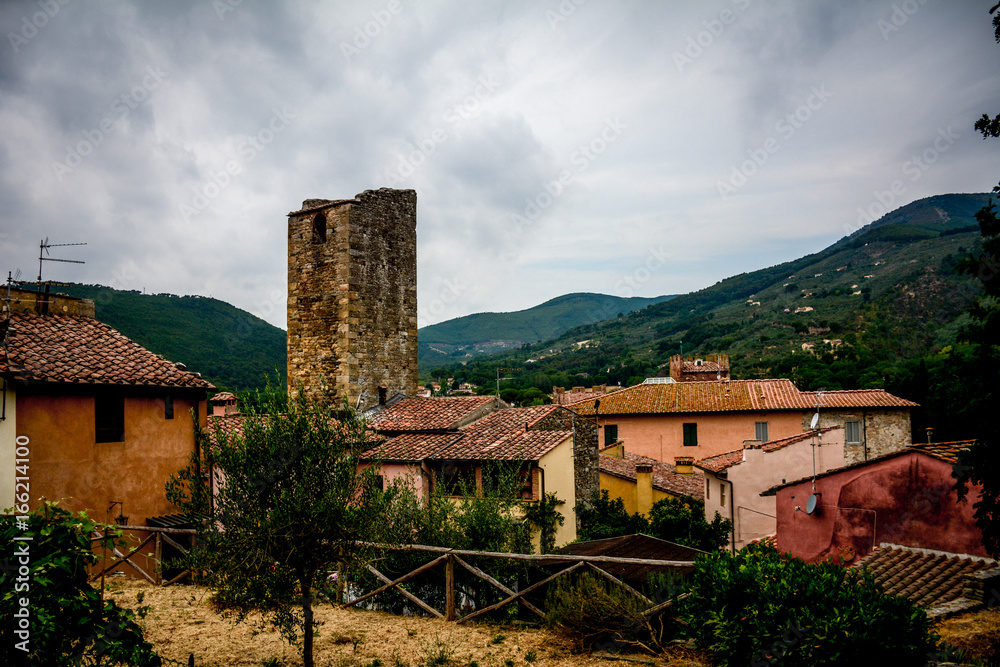 Paisaje rural en Toscana en un pueblo