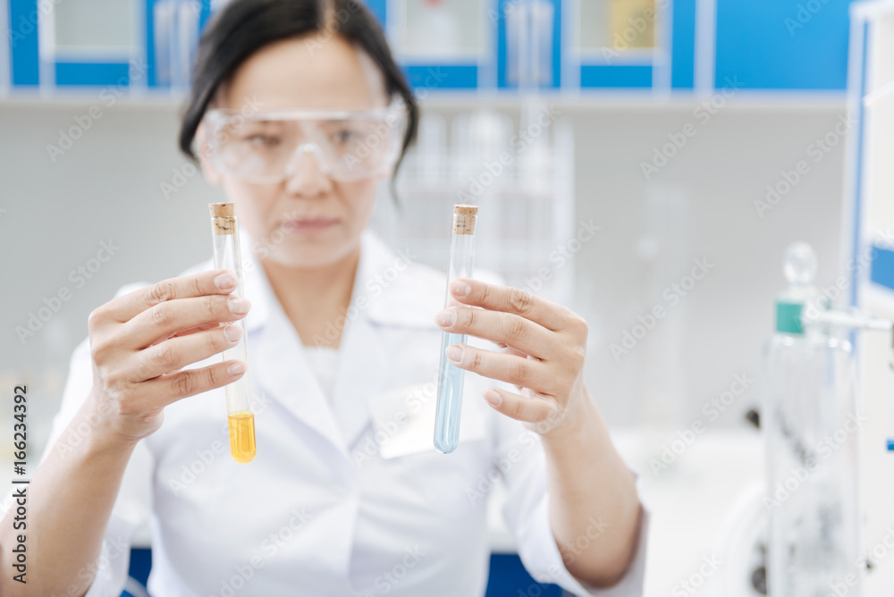 Selective focus of two test tubes Selective focus of two test tubes
