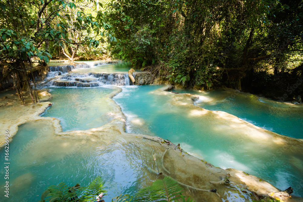 Fototapeta premium Kuang Si waterfall Luang Prabang