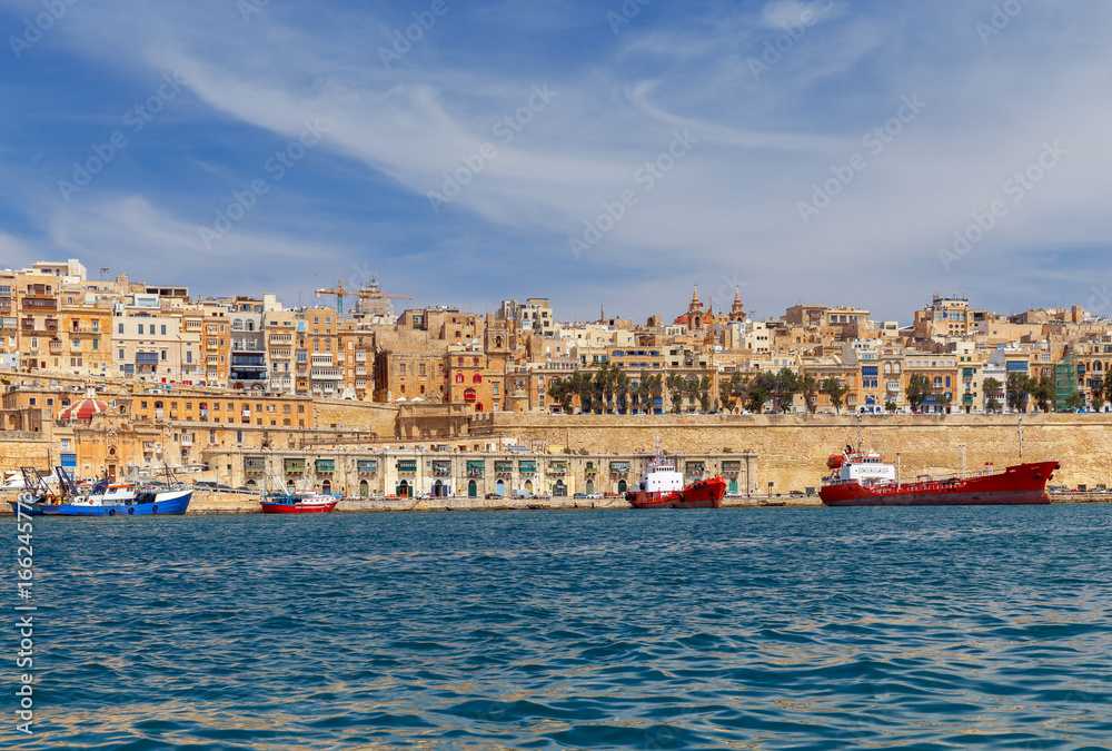 Valletta. The old harbor and port.