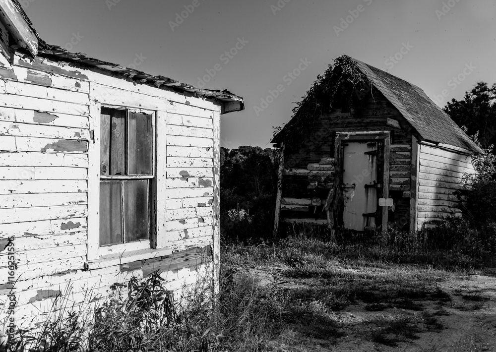 Obraz premium old shacks near the beach