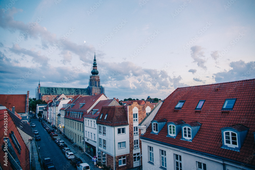 Naklejka premium Über den Dächern von Greifswald