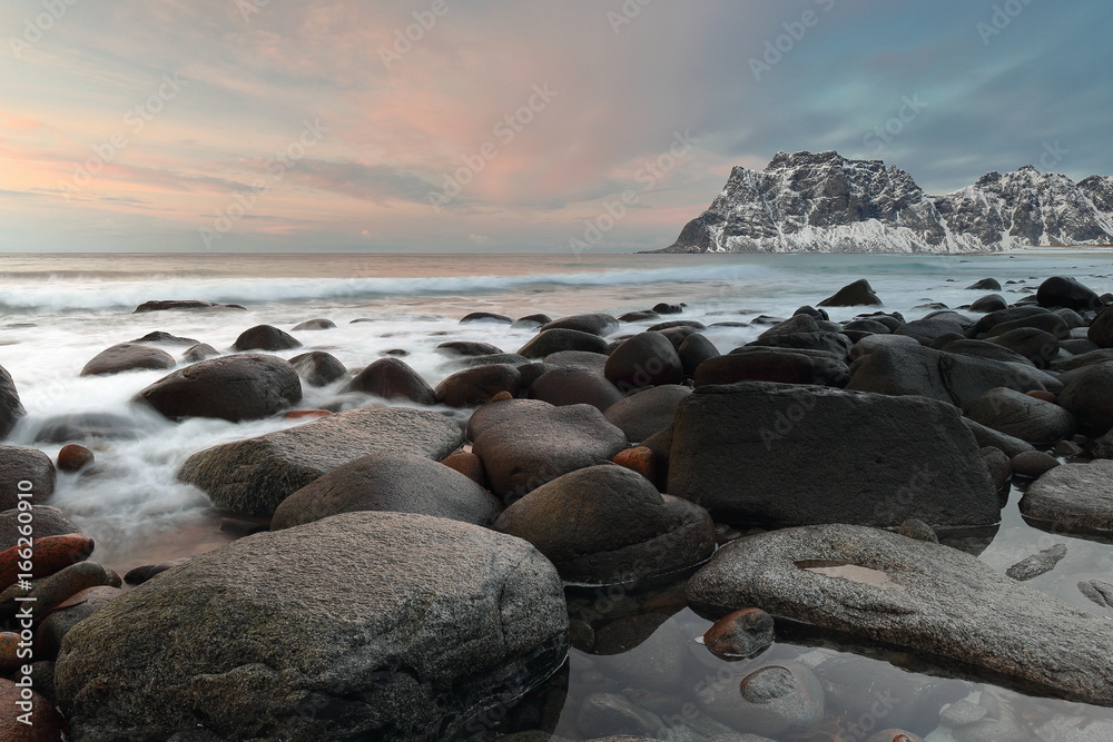 Obraz premium Utakleiv beach-NEwards view to mounts lining Steinsfjorden N.shore. Vestvagoya-Nordland fylke-Norway. 0196