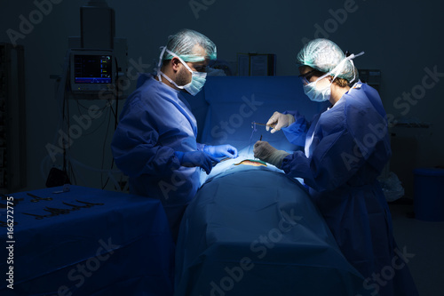 Ameliyatta ki doktorlar photo