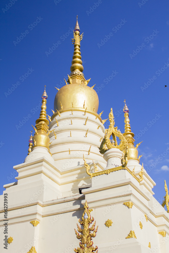 Fototapeta premium Rong Suea Ten Temple (Wat Rong Sua Ten) the famous temple which is decorated in blue tone color. Chiang Rai, Thailand: Jun 20,2017